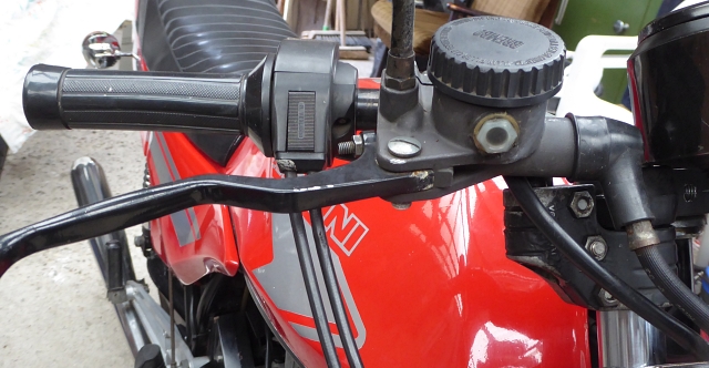 Front close-up view of Verlicchi clip-on swan neck bar fitted to a 1986 K2.