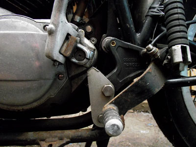 Kick starter stop block