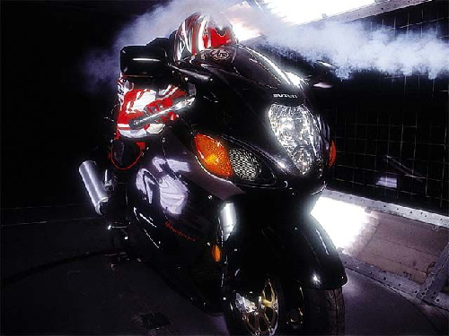 146_0106_03zoom+suzuki_hayabusa+front_left_view.jpg