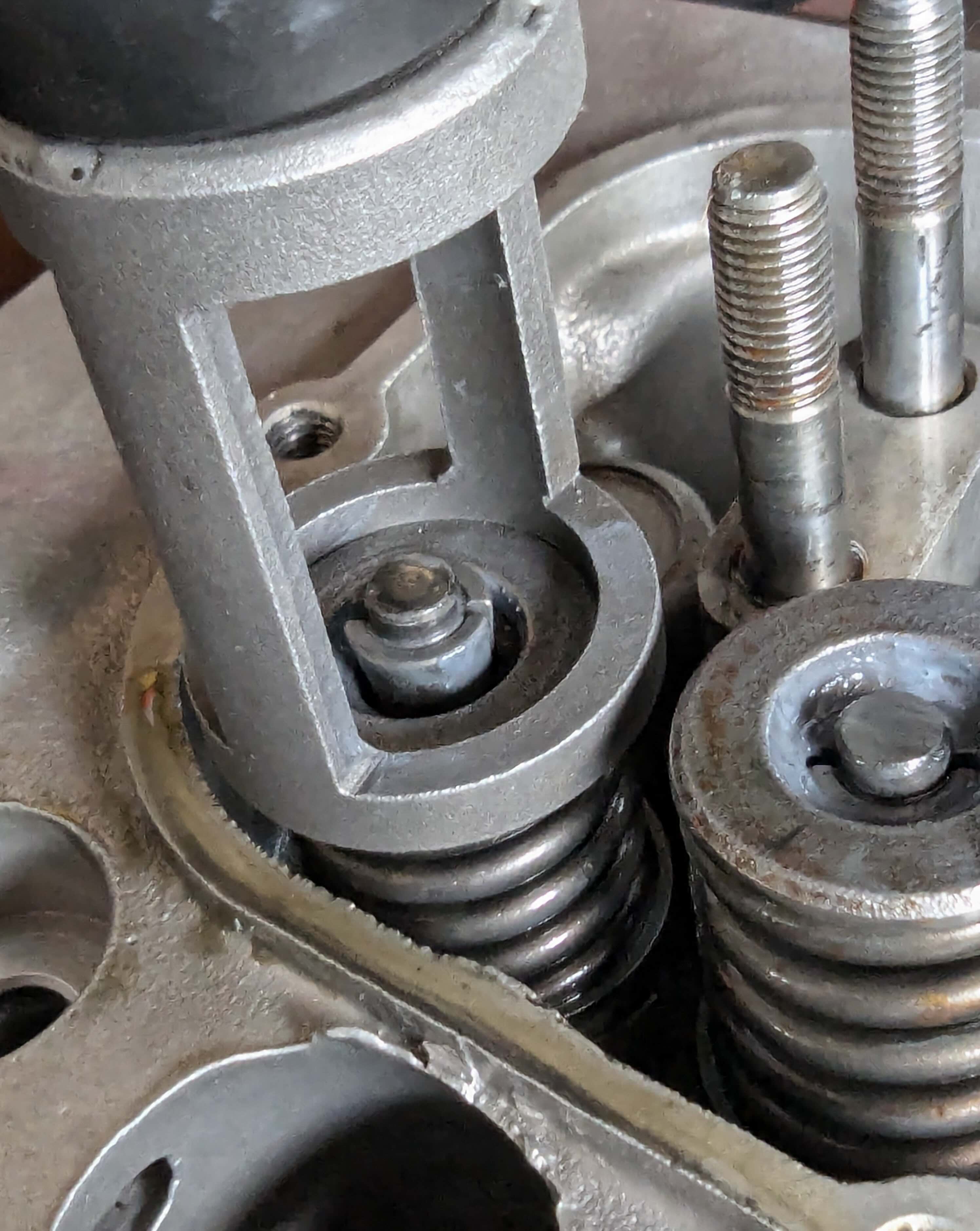 dril press to remove valve collet-2.jpg