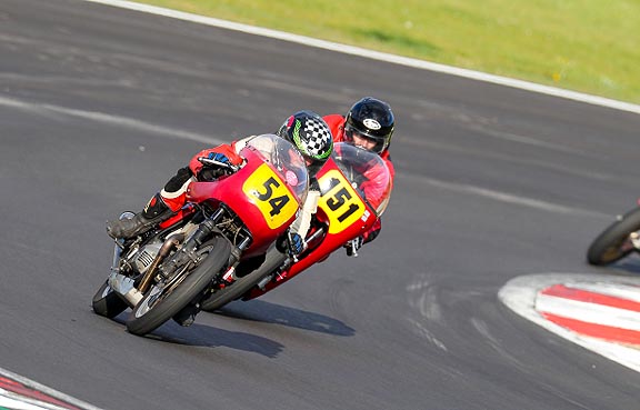 Red Morini and Ducati Brands Hatch 2022.jpg